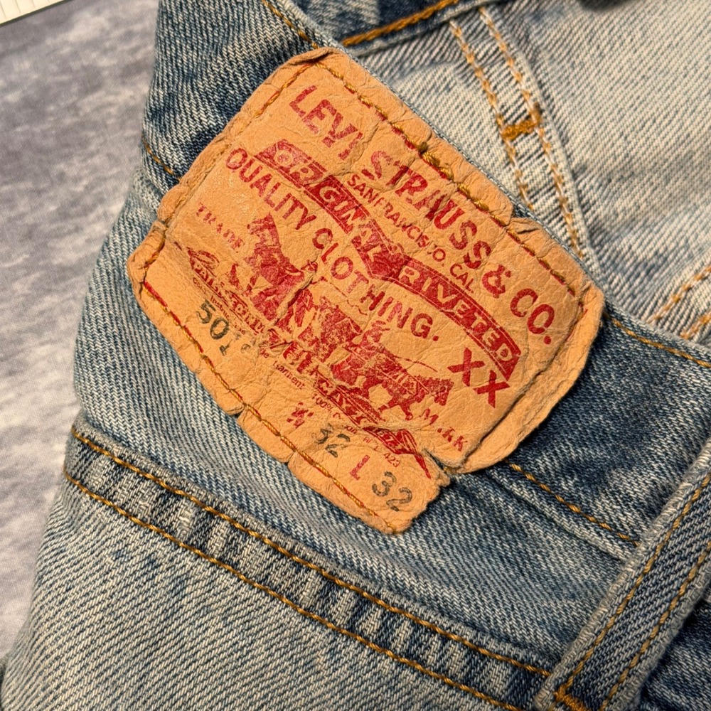 Vintage Levis 501 Original Fit Button Fly Jeans Mens 32x32 Light Wash Blue Denim - Picture 3 of 8